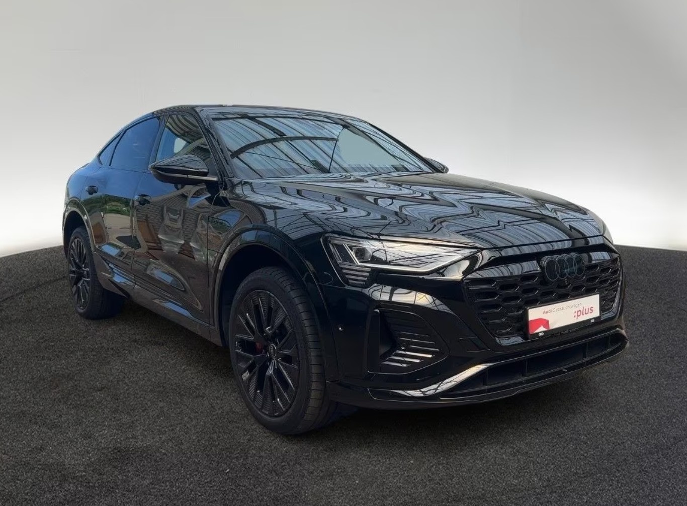Audi Q8 e-tron Sportback 55 e-tron S line 2023 Q20260706-7780